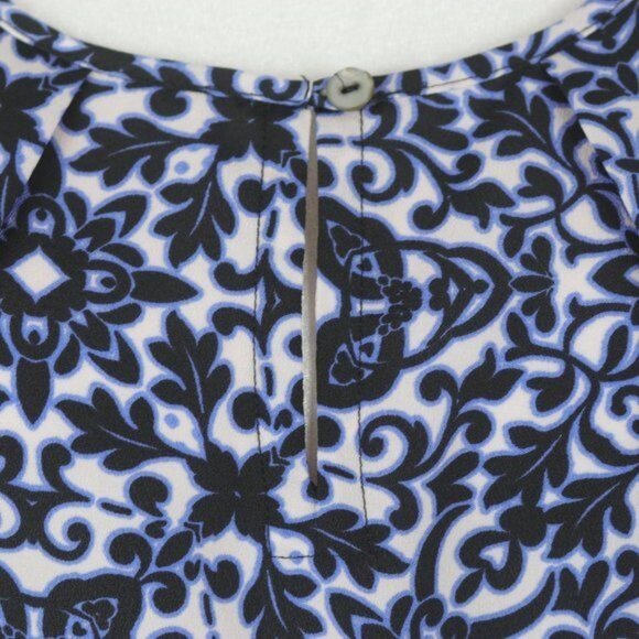 Forever 21 Women's Small Blue White Floral Scoop Neck Flutter Sleeve Blouse - Picture 5 of 7